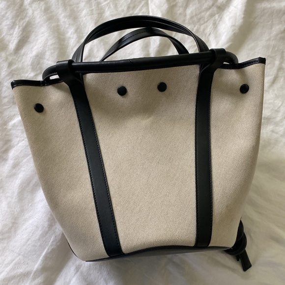 Vasic two in one bucket bag- white and black - Picture 4 of 10